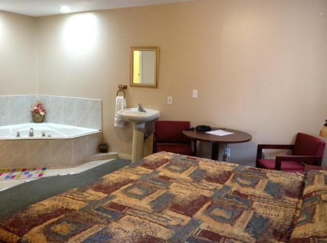 Lotus Motel Cobourg Phòng bức ảnh