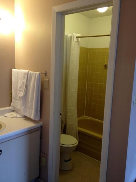 Lotus Motel Cobourg Ngoại thất bức ảnh